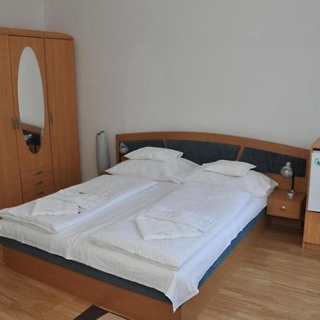 Silent Apartmanhaz Harkány Екстериор снимка
