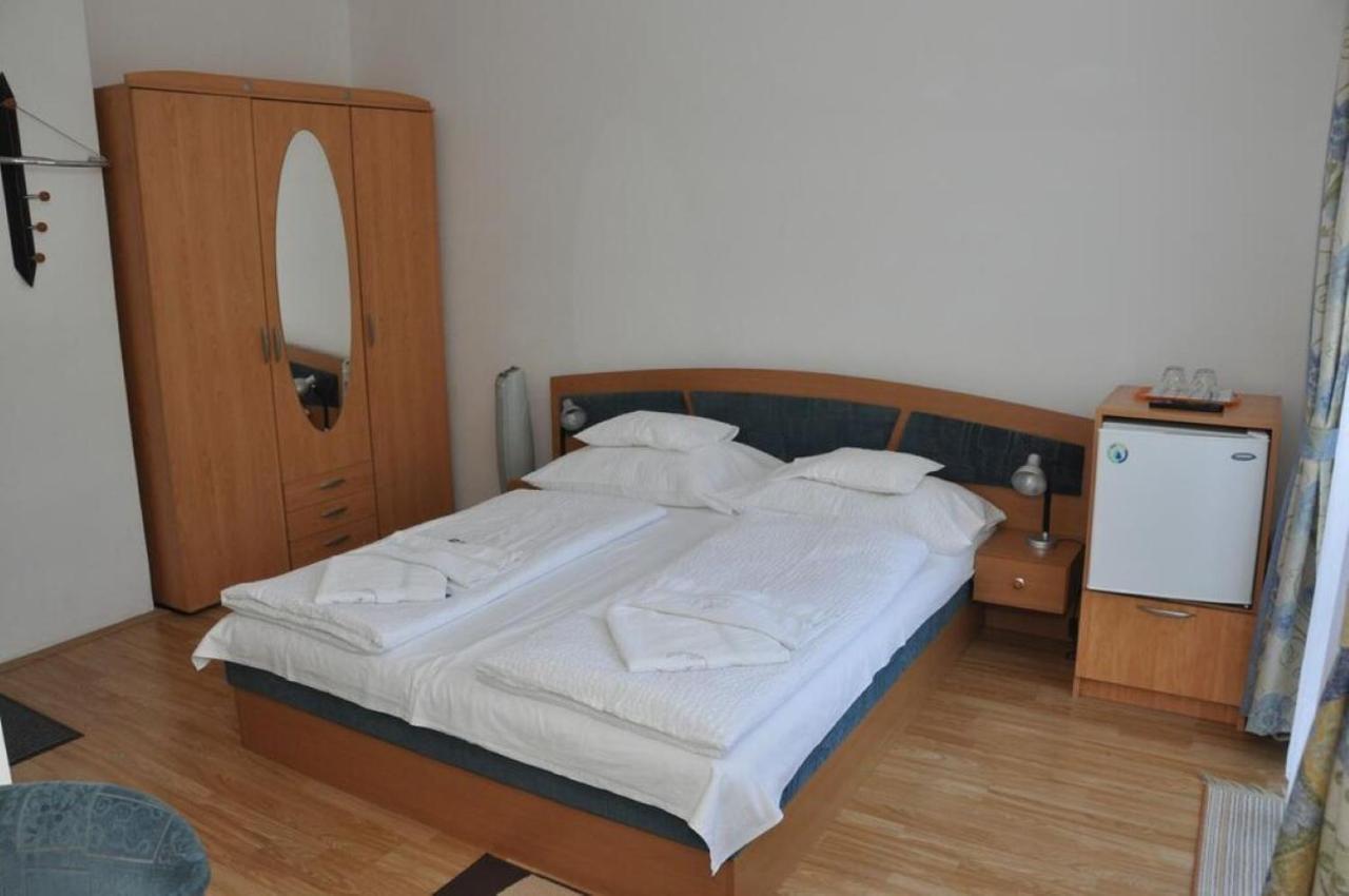 Silent Apartmanhaz Harkány Екстериор снимка